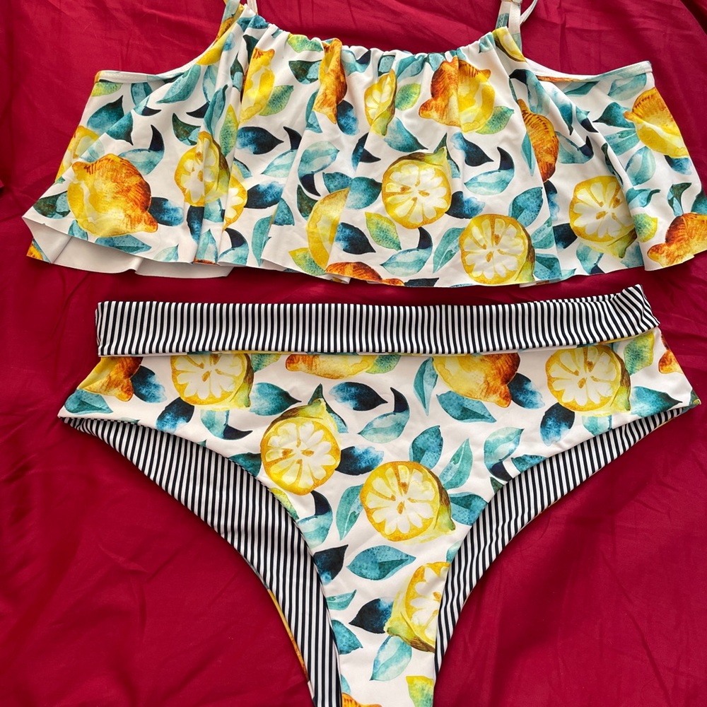 Cupshe plus size bikini with reversible lemon print.